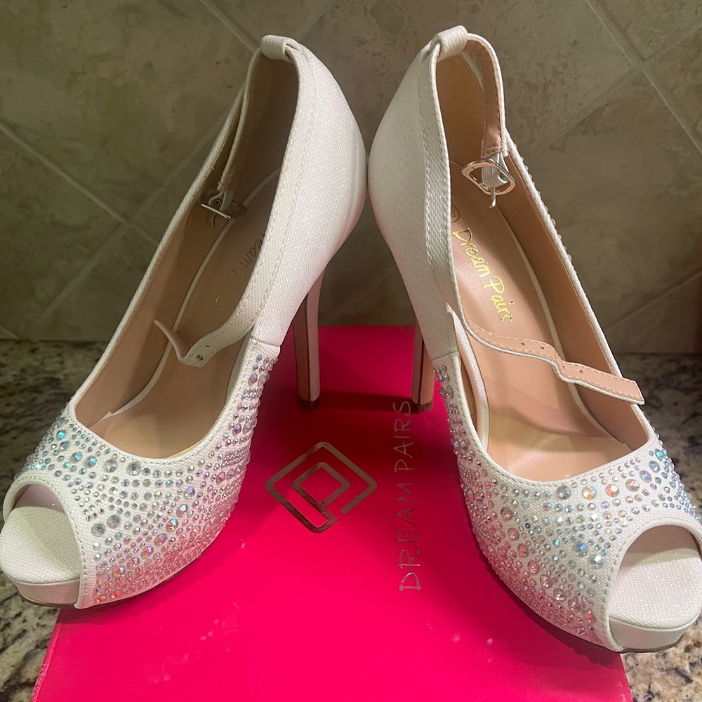 🤍Brand New Heels Size 6.5 w/4 Inch Heel Height! ✨Never Worn! ✔️Tried On Indoors